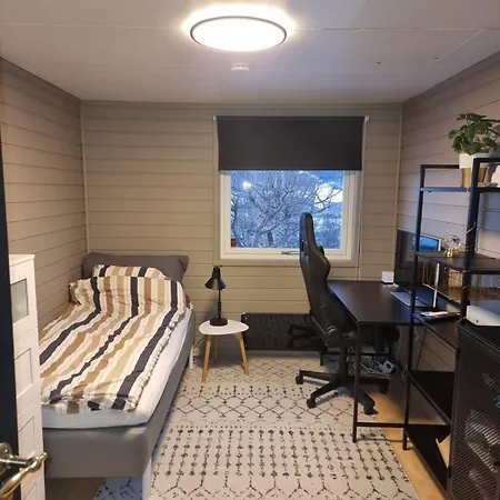 Modern Semi-detached House With Free Parking Apartment *