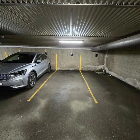 Modern Semi-detached House With Free Parking *