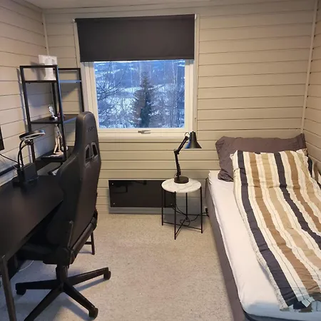 Modern Semi-detached House With Free Parking Apartment