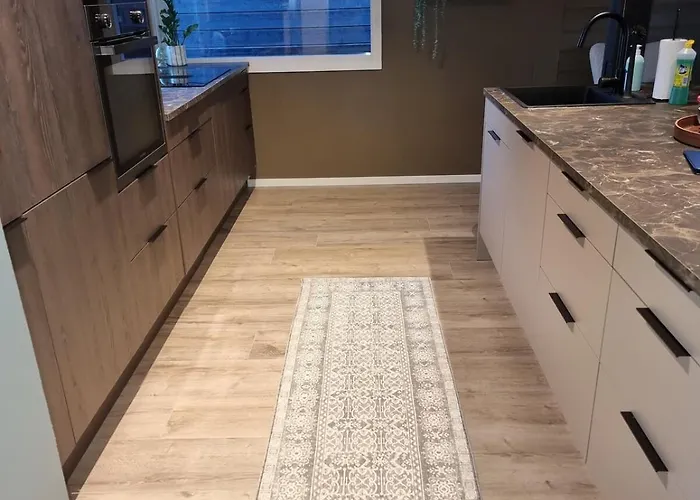 Modern Semi-detached House With Free Parking Apartment *