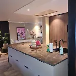 Апартаменты Modern Semi-detached House With Free Parking Лиллехамер