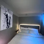 Апартаменты Modern Semi-detached House With Free Parking