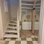 Modern Semi-detached House With Free Parking