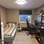 Modern Semi-detached House With Free Parking Апартаменты *