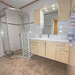 Modern Semi-detached House With Free Parking *