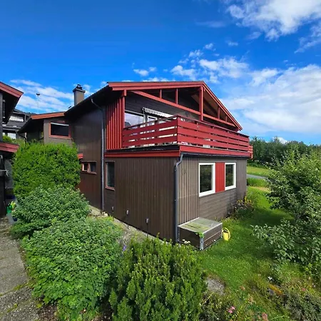 Lejlighed Modern Semi-detached House With Free Parking