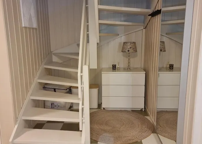 Modern Semi-detached House With Free Parking